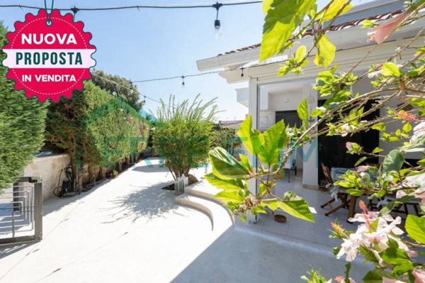casa indipendente in vendita a Carovigno in zona Torre Santa Sabina