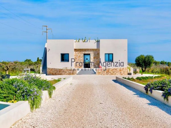 casa indipendente in vendita a Carovigno in zona Torre Santa Sabina