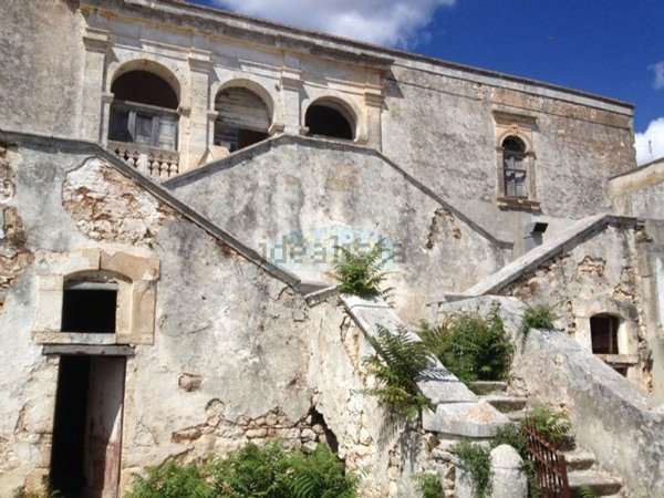 pentavano in vendita a Ceglie Messapica