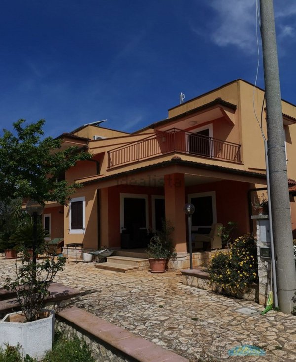casa indipendente in vendita a Ceglie Messapica