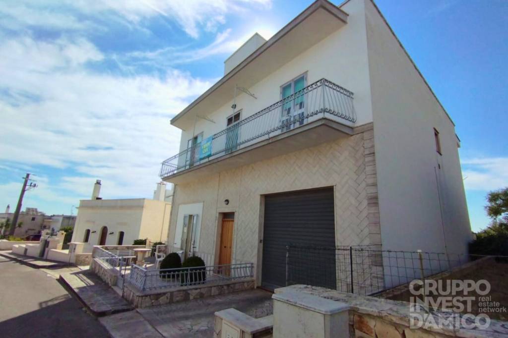 casa indipendente in vendita a Cisternino in zona Caranna