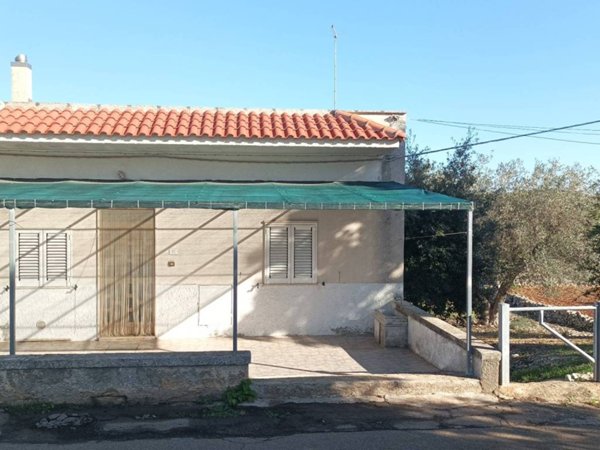 casa indipendente in vendita a Cisternino in zona Caranna
