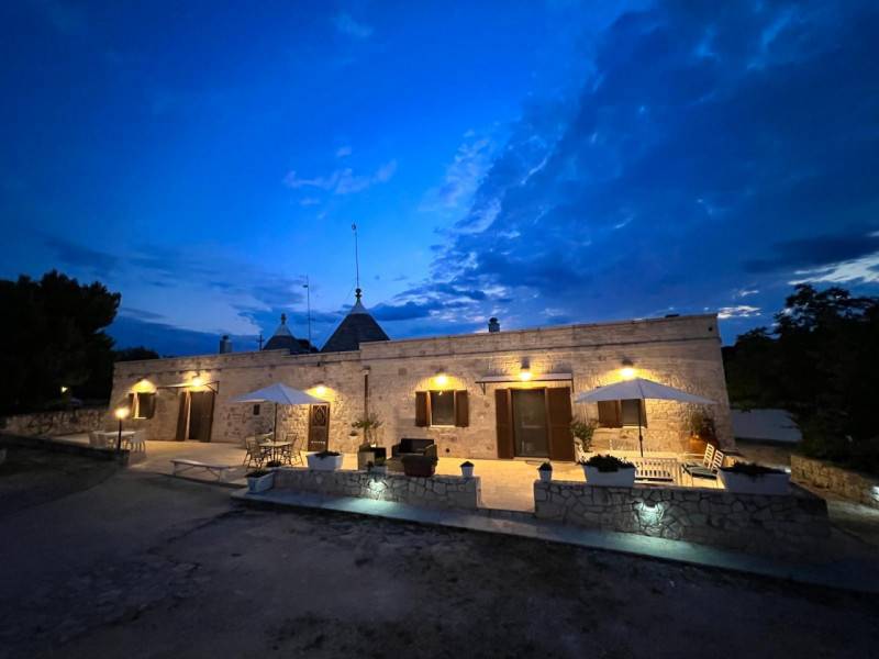casa indipendente in vendita a Cisternino in zona Caranna