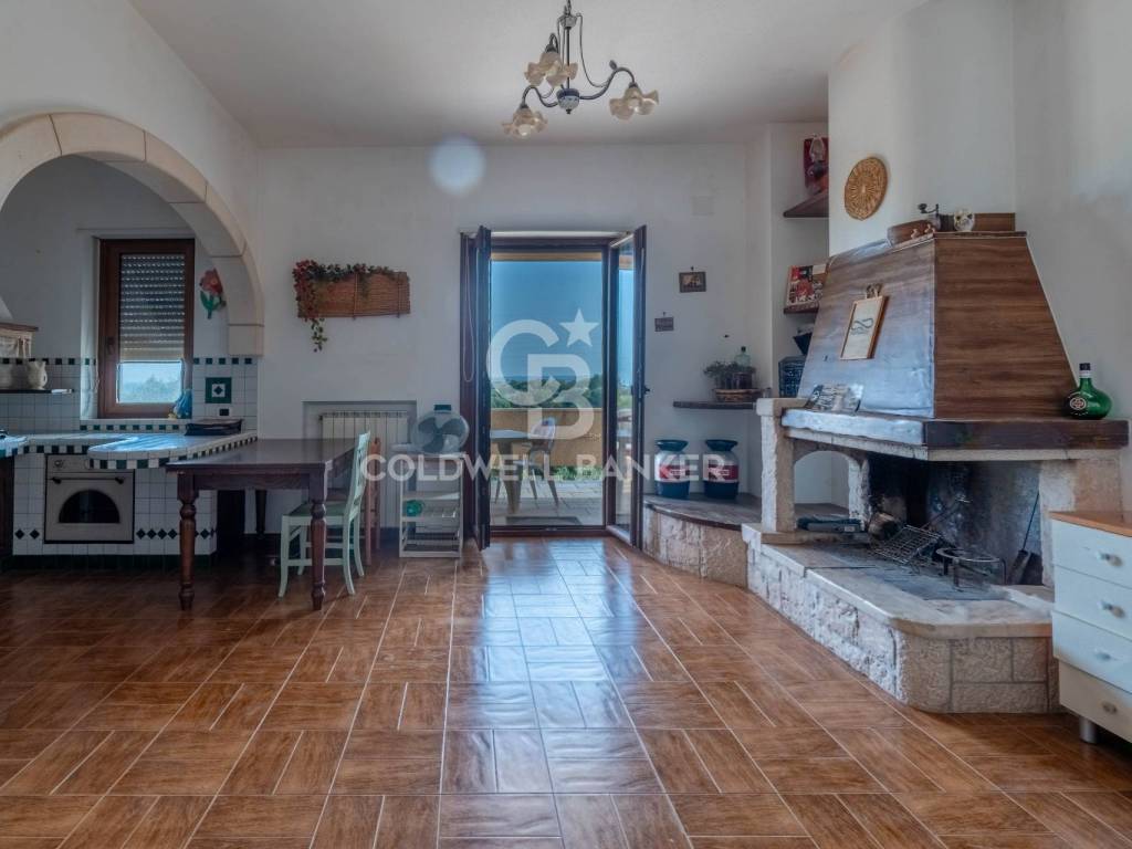 casa indipendente in vendita a Cisternino in zona Casalini