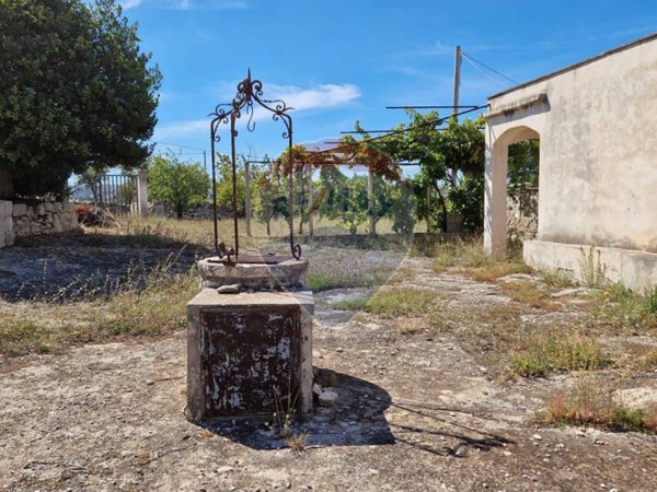 casa indipendente in vendita a Cisternino