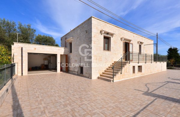casa indipendente in vendita a Cisternino