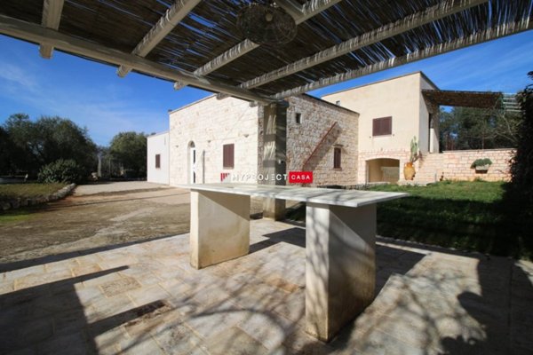 casa indipendente in vendita a Cisternino in zona Casalini