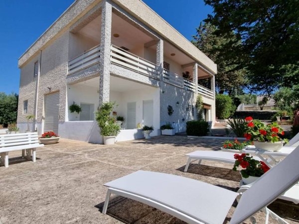 casa indipendente in vendita a Cisternino