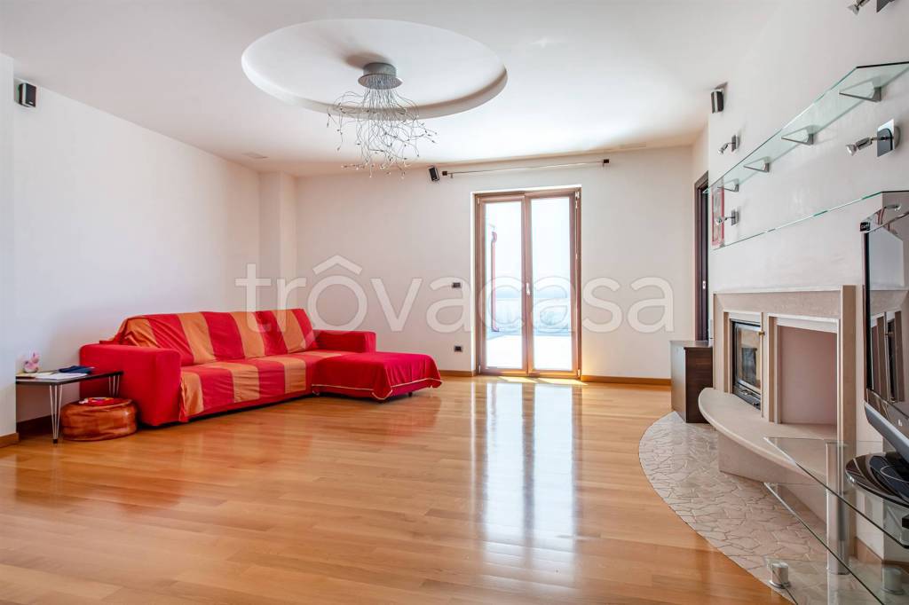 casa indipendente in vendita a Cisternino in zona Casalini