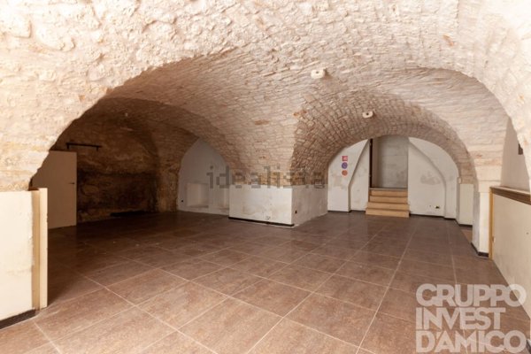 locale commerciale in vendita a Cisternino