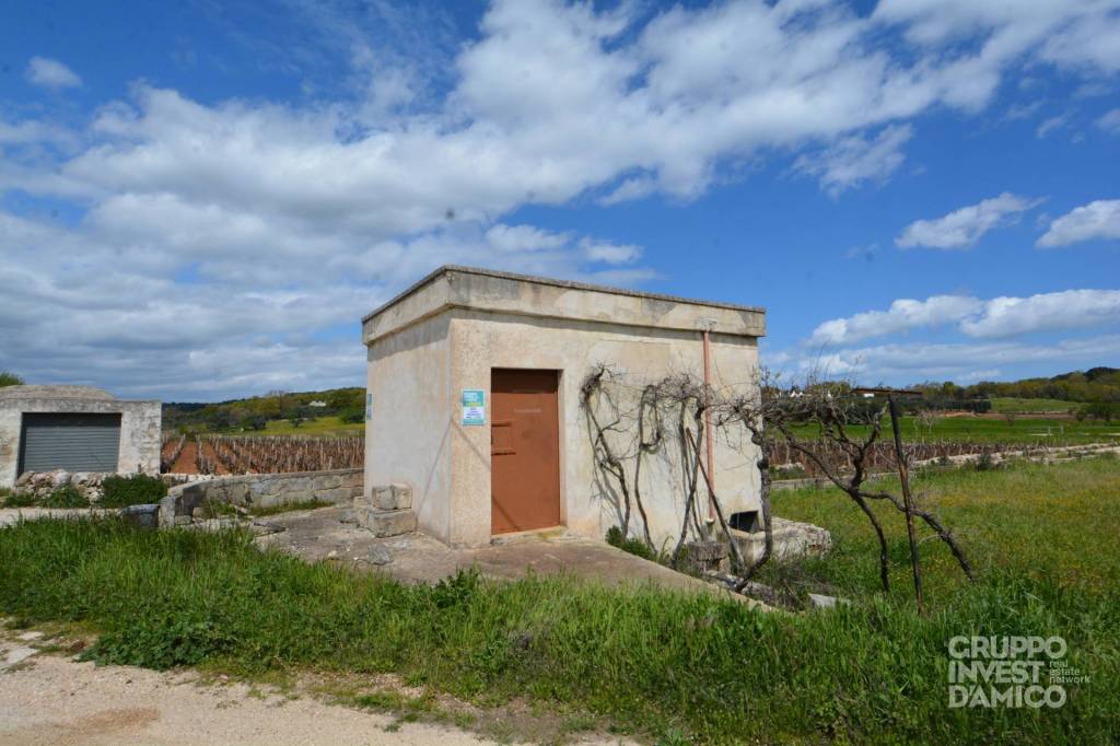 locale di sgombero in vendita a Cisternino