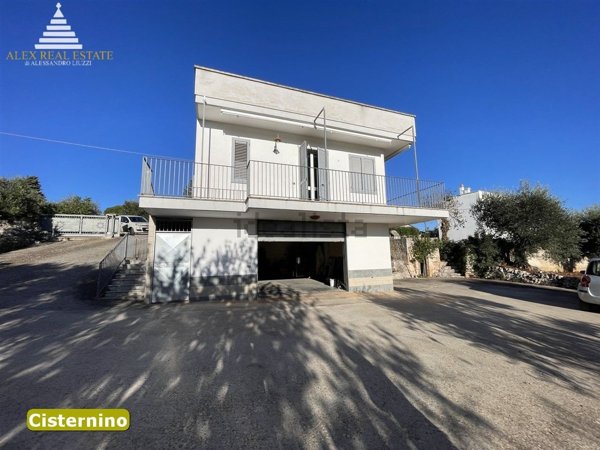 casa indipendente in vendita a Cisternino