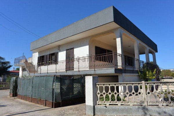 casa indipendente in vendita a Cisternino