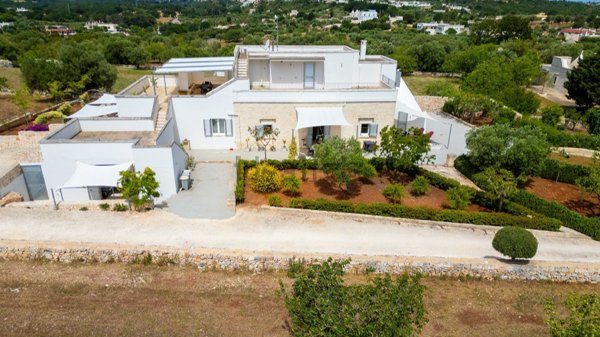 casa indipendente in vendita a Cisternino