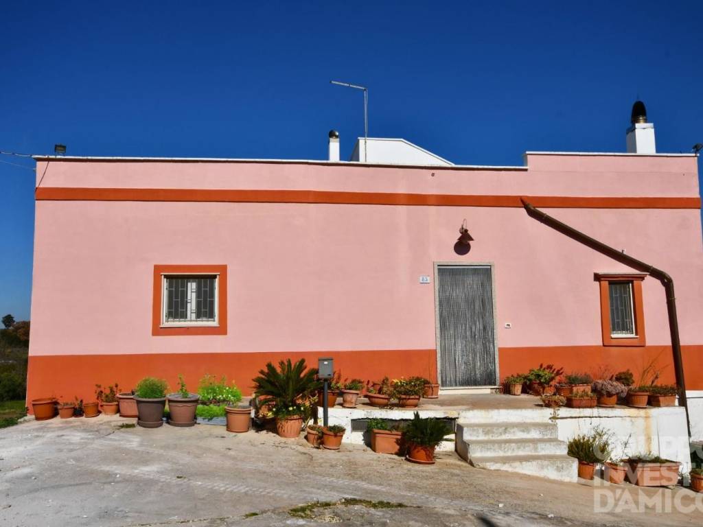 casa indipendente in vendita a Cisternino in zona Casalini