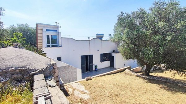 casa indipendente in vendita a Cisternino