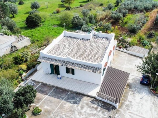 casa indipendente in vendita a Cisternino