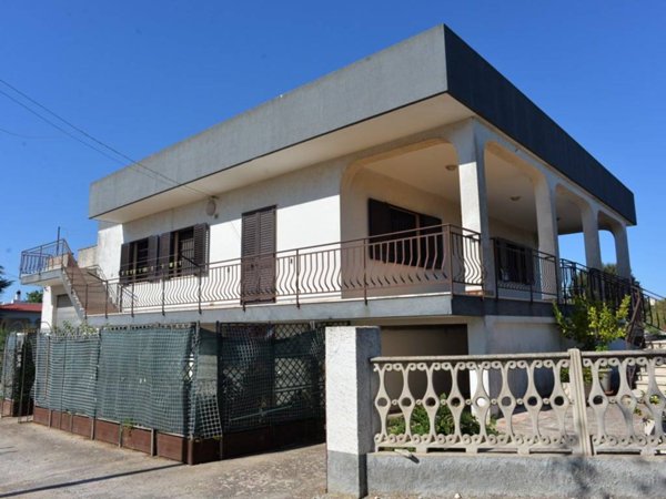 casa indipendente in vendita a Cisternino