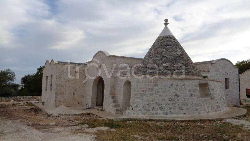 casa indipendente in vendita a Cisternino in zona Casalini