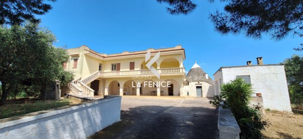 casa indipendente in vendita a Cisternino