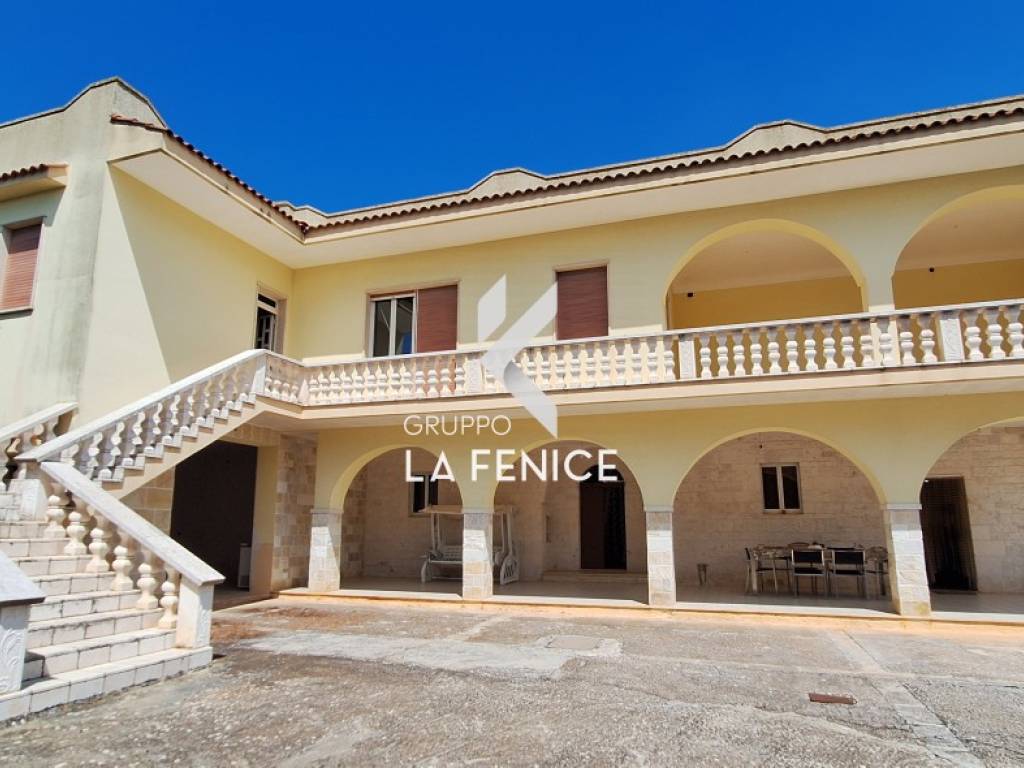 casa indipendente in vendita a Cisternino