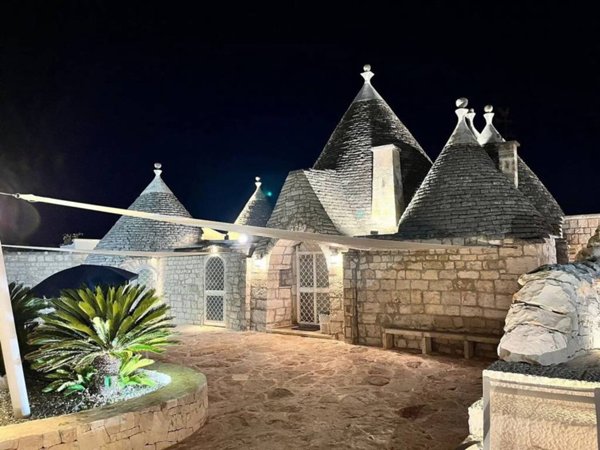 casa indipendente in vendita a Cisternino in zona Casalini