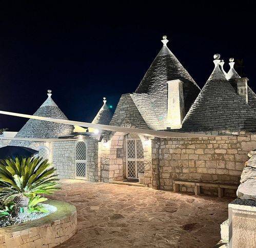 casa indipendente in vendita a Cisternino in zona Casalini