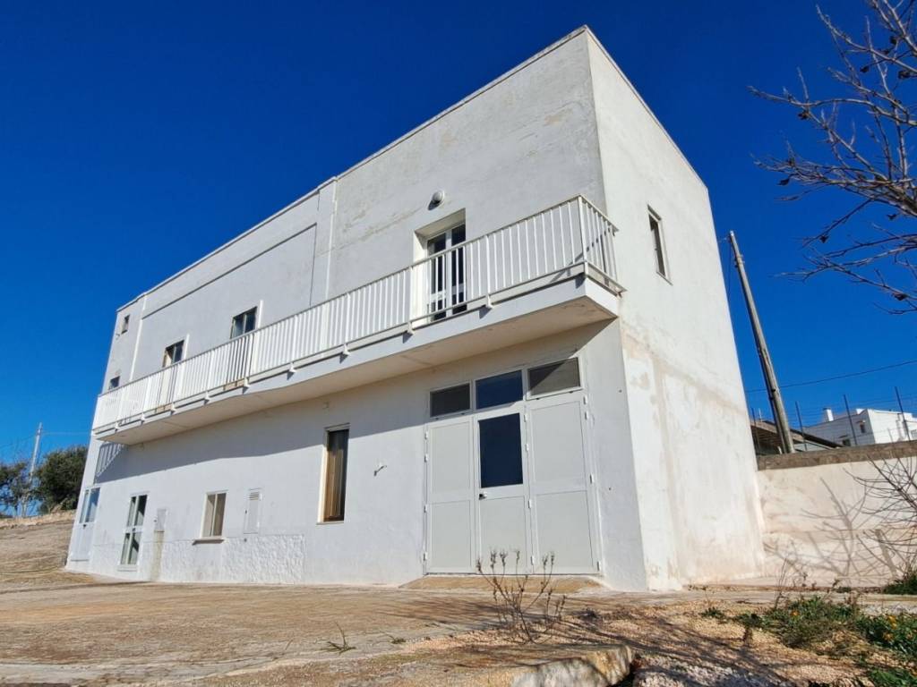 casa indipendente in vendita a Cisternino