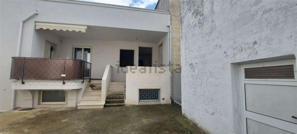 casa indipendente in vendita a Cisternino in zona Casalini