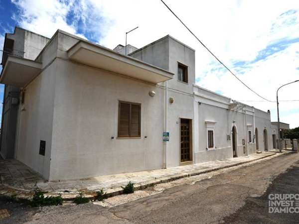 casa indipendente in vendita a Cisternino in zona Casalini