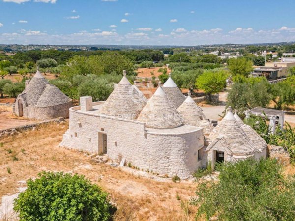 casa indipendente in vendita a Cisternino