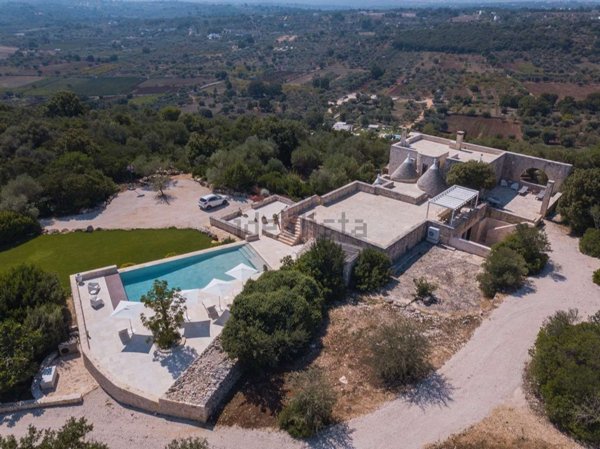 casa indipendente in vendita a Cisternino