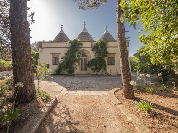 casa indipendente in vendita a Cisternino