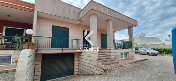 casa indipendente in vendita a Cisternino in zona Caranna