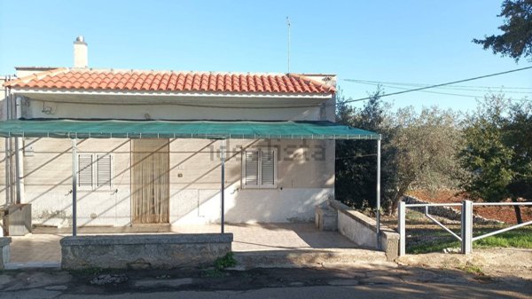 casa indipendente in vendita a Cisternino in zona Caranna