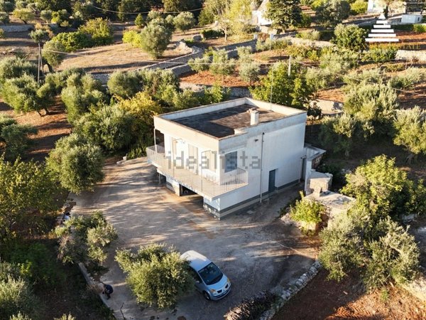 casa indipendente in vendita a Cisternino