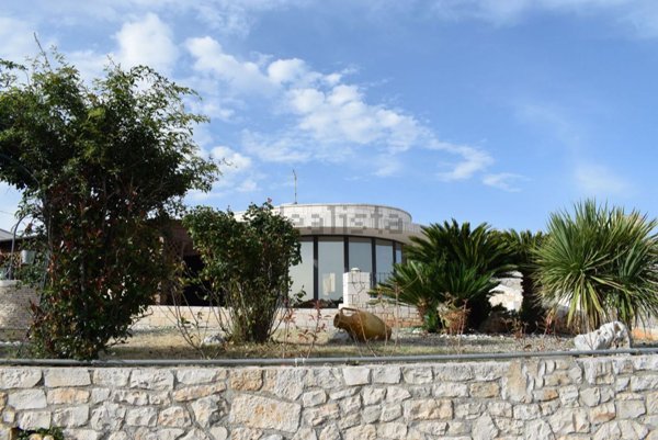 casa indipendente in vendita a Cisternino