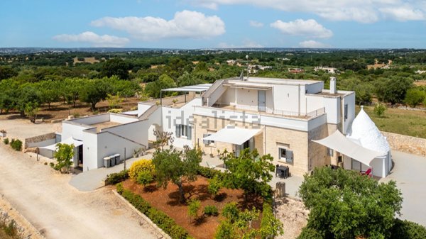 casa indipendente in vendita a Cisternino