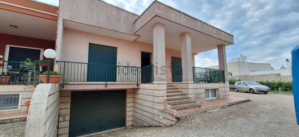 casa indipendente in vendita a Cisternino in zona Caranna