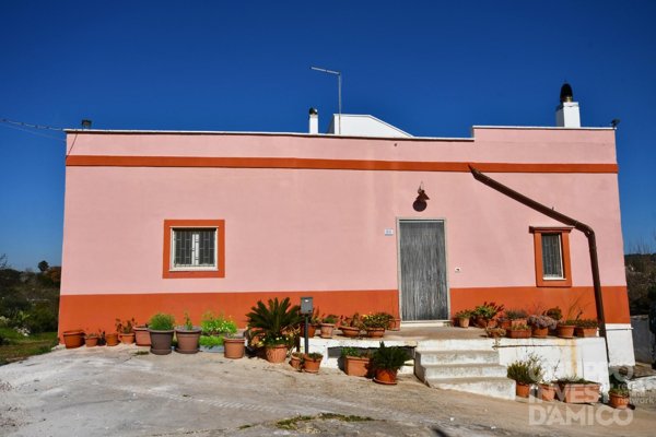 casa indipendente in vendita a Cisternino in zona Casalini