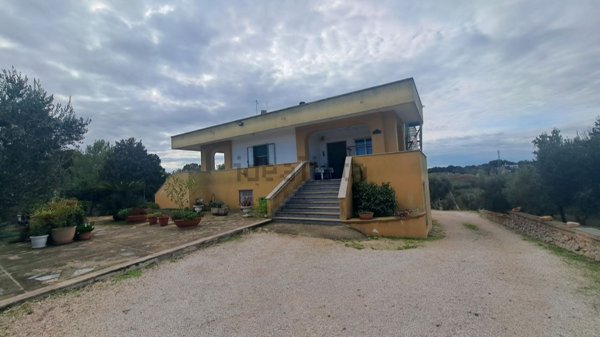 casa indipendente in vendita a Cisternino