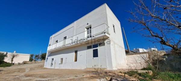 casa indipendente in vendita a Cisternino