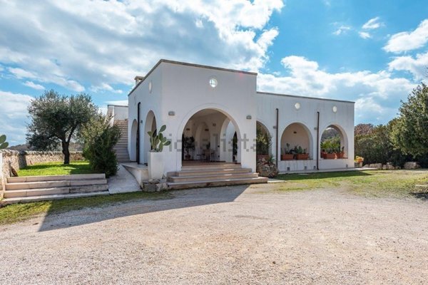 casa indipendente in vendita a Cisternino in zona Casalini