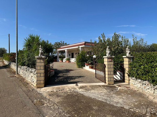 casa indipendente in vendita a Cisternino