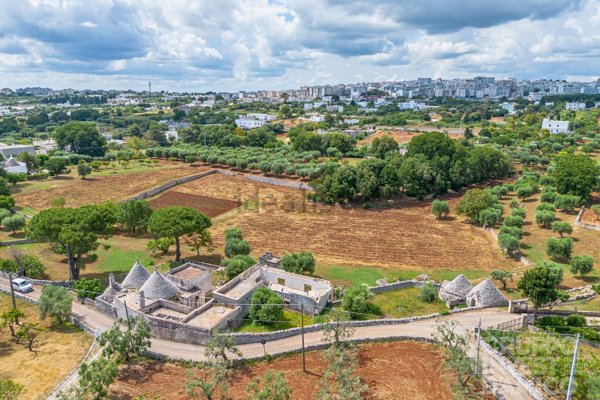 casa indipendente in vendita a Cisternino