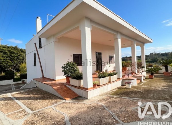 casa indipendente in vendita a Cisternino