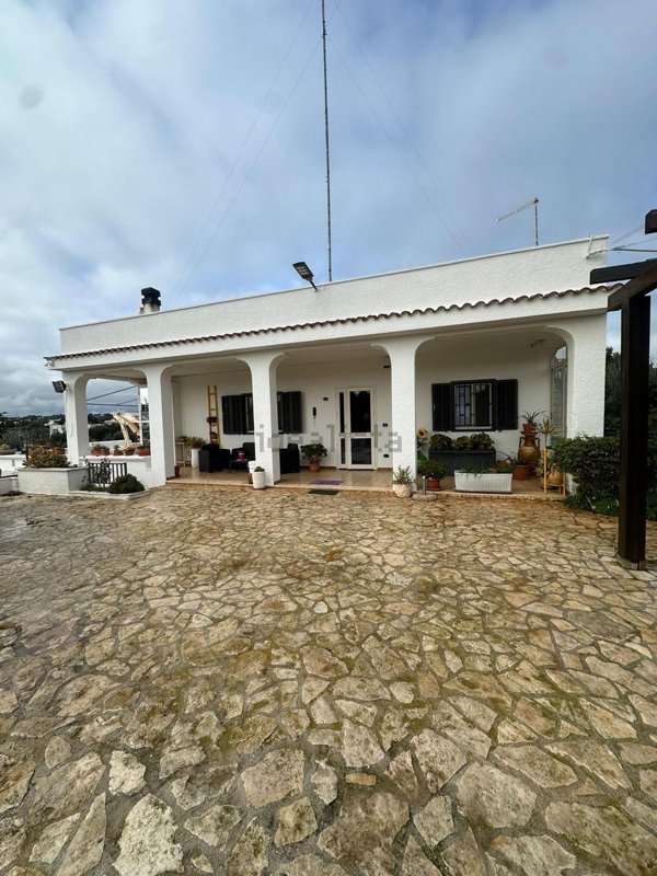 casa indipendente in vendita a Cisternino