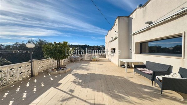 casa indipendente in vendita a Cisternino