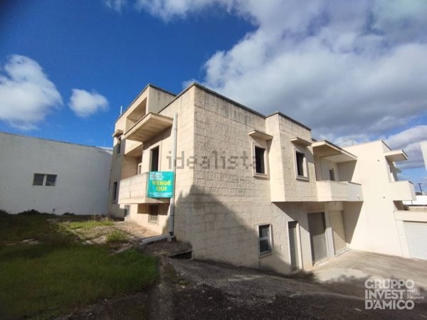 casa indipendente in vendita a Cisternino in zona Casalini