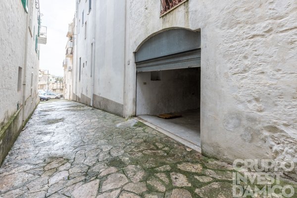 locale di sgombero in vendita a Cisternino